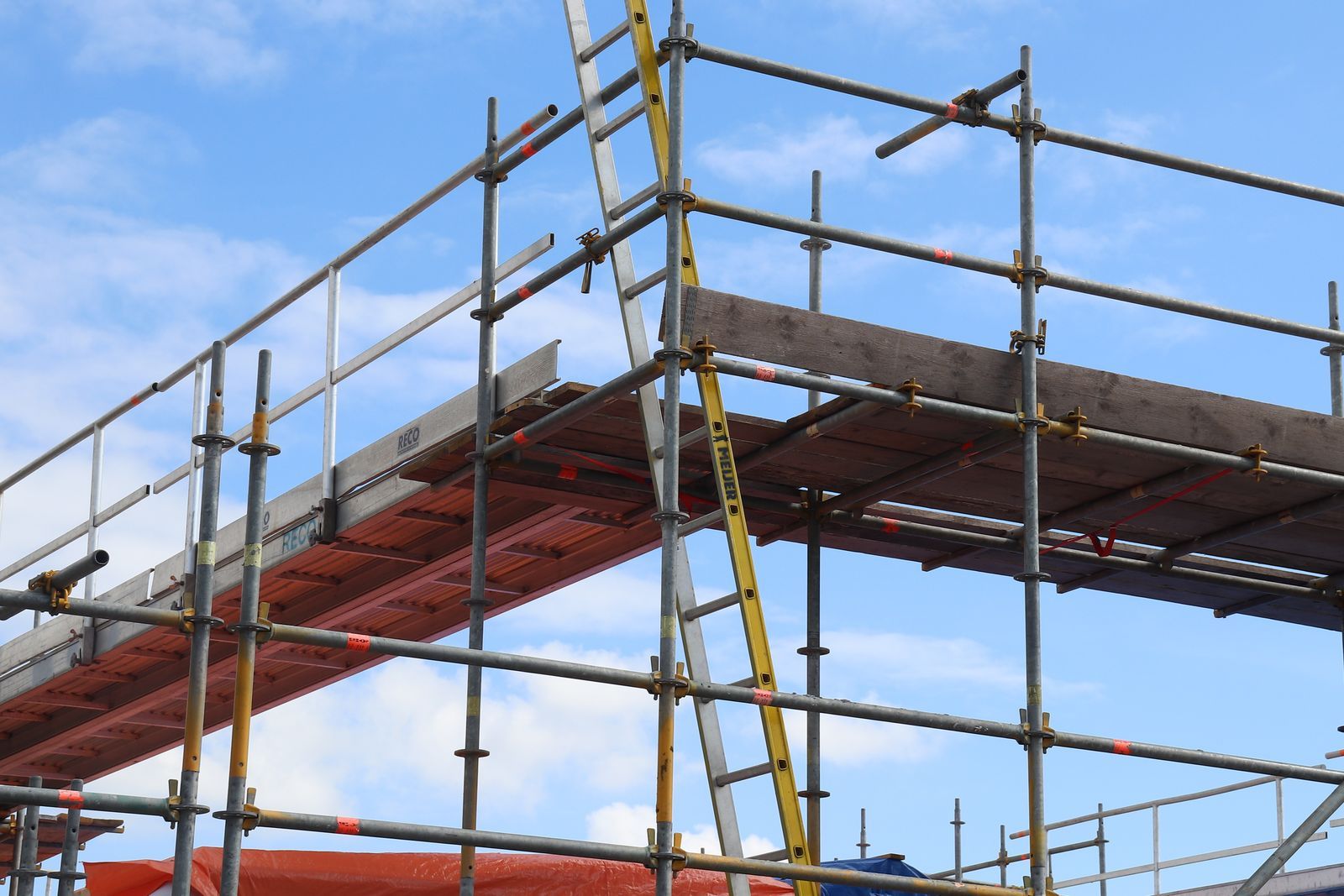 Boarded scaffold lift with guardrails